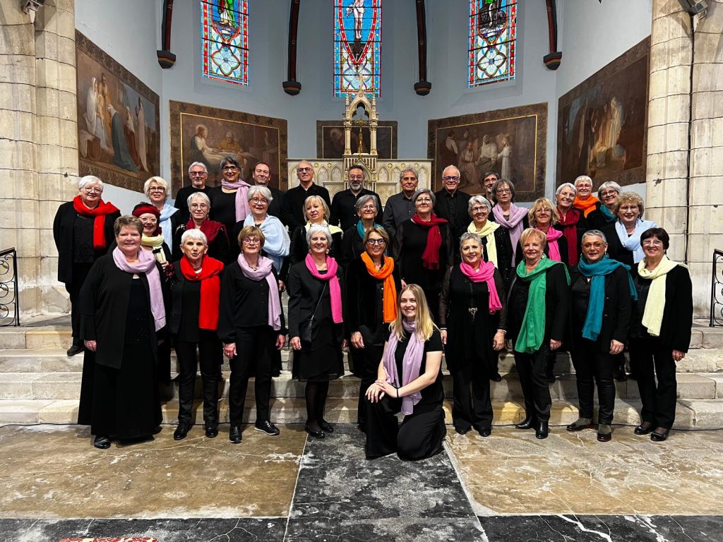 Deux jeunes femmes cheffe de choeur